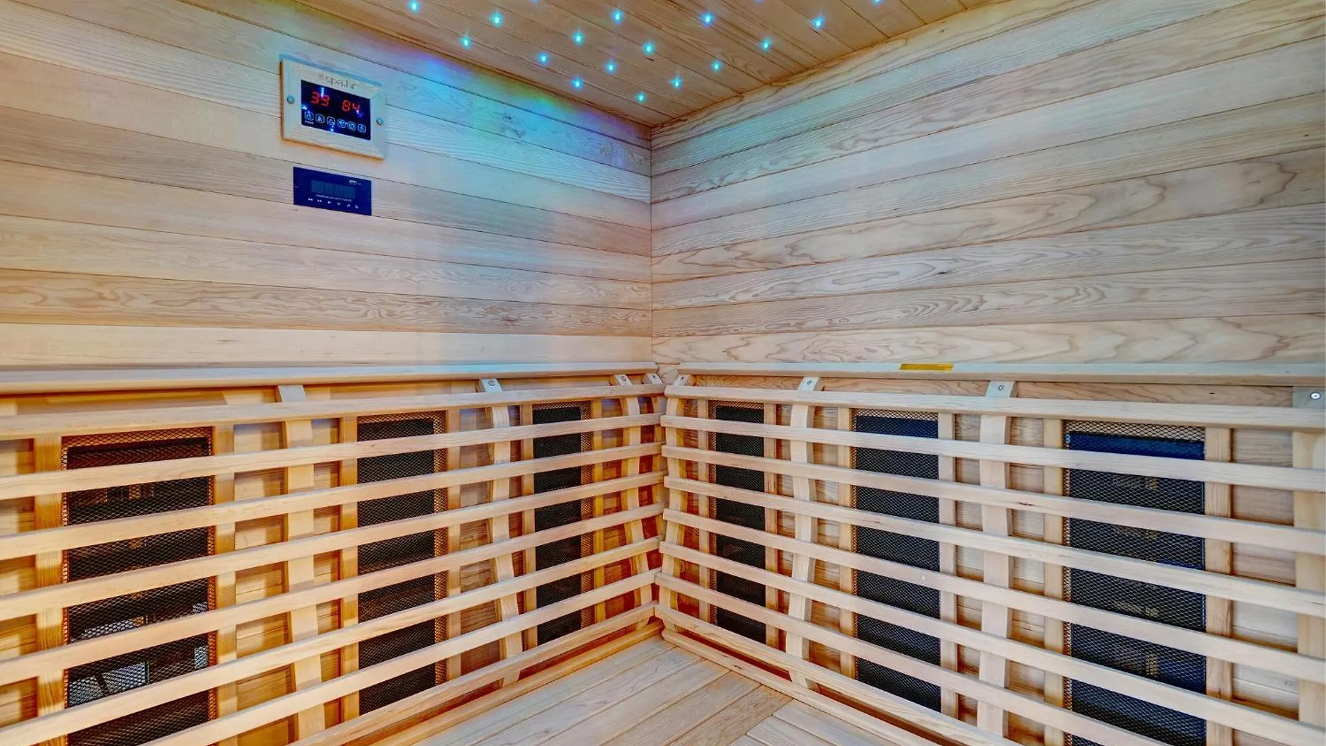 Gorgeous Home In Marcana With Sauna 0*,