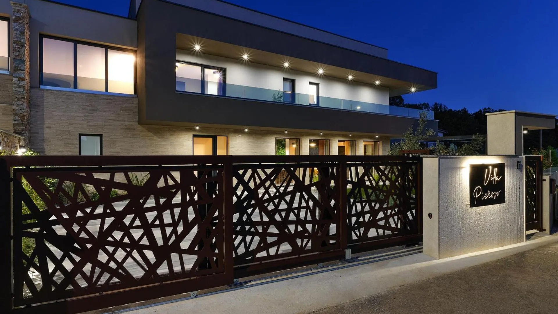 Gorgeous Home In Marcana With Sauna 0*,